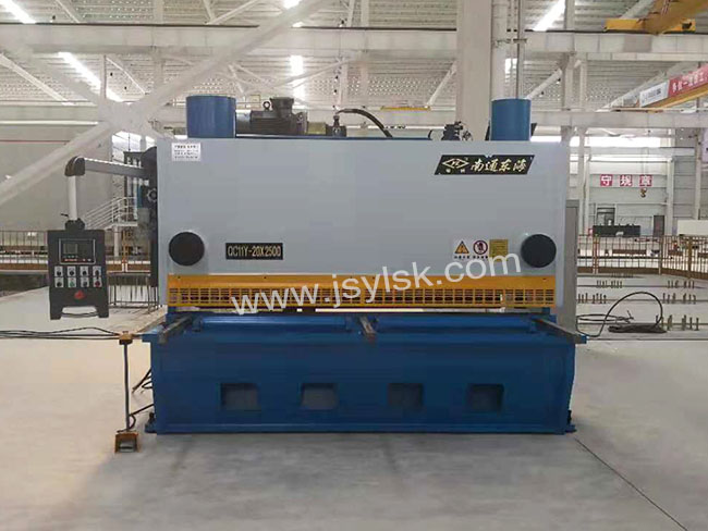 qc11y-20*2500液(yè)壓剪闆機(jī)